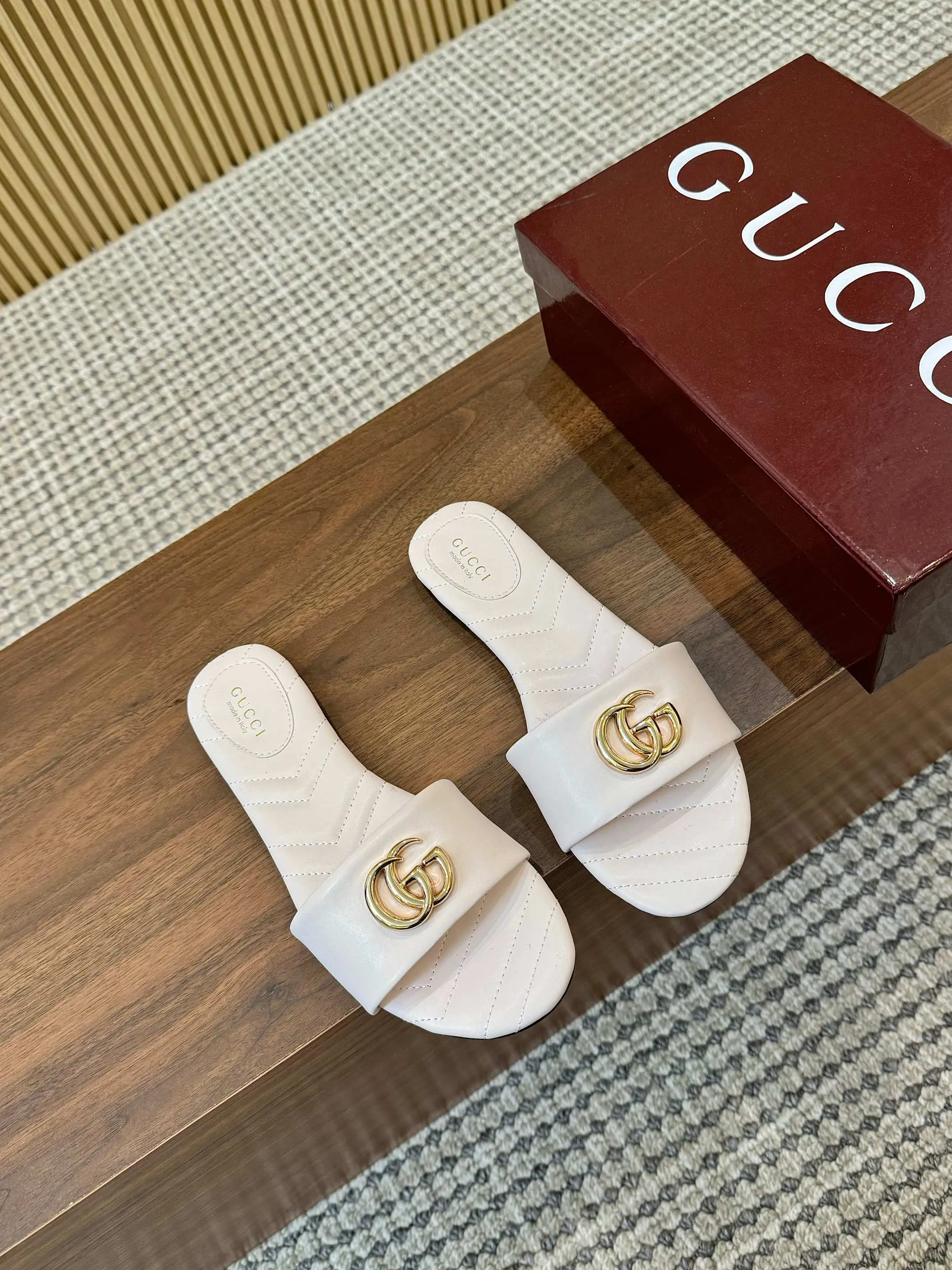 👟👟Ex-factory price 440👟👟 💯💯💯Gucci 2025 spring and summer latest popular slip-on sandals series... [Round toe] Latest double G buckle. Embroidery style Original quality 🍃Original European style, 💥perfect on the feet💃💃When worn with this shoe, it is elegant and crystal clear. No matter the materials of the accessories, they are all customized one by one. You must go to get the original version. The whole series is full of exciting and innovative elements. The texture of different materials, the texture of the materials, and the expression of the materials have a strong artistic atmosphere... ❶ Upper: imported cowhide ❷ Inner lining: customized imported sheepskin ❸ Foot pads: customized imported sheepskin ❹ Outsole: imported Italian genuine leather outsole ❺ Heel height: 1.5CM ❻ Packaging: Original full set of packaging ❼ Code number: 35-43 (41.42.43 customized is not returnable)